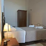 Il Paese Alberga! فندق Caulonia