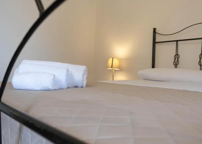 Il Paese Alberga! * Caulonia