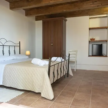 Il Paese Alberga! Hotel *