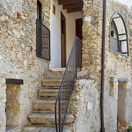 Il Paese Alberga! *