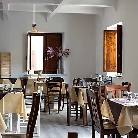 Il Paese Alberga! *