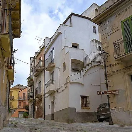 Il Paese Alberga! *