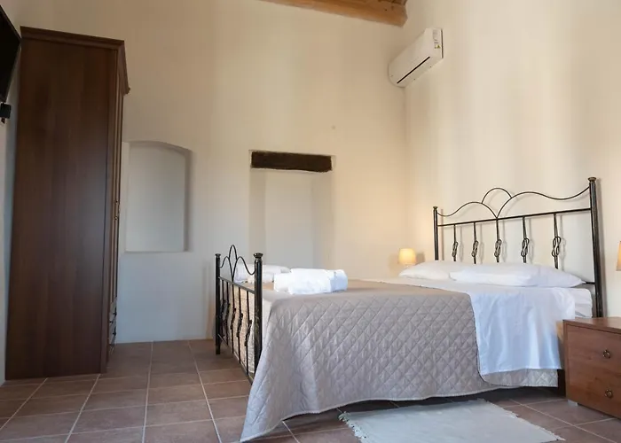 Il Paese Alberga! * Caulonia