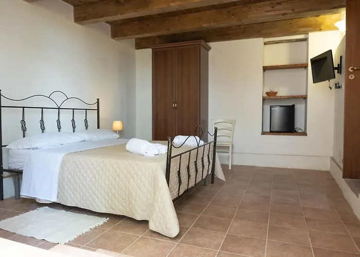 Il Paese Alberga! Hotel *